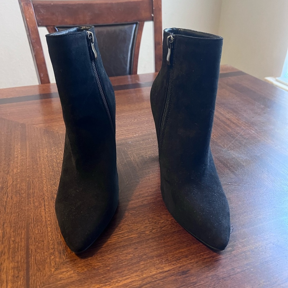 Elegant Black LOUIS VUITTON Ankle Boots